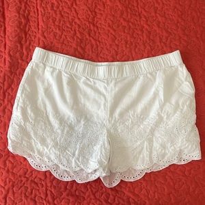 White Vineyard Vine shorts